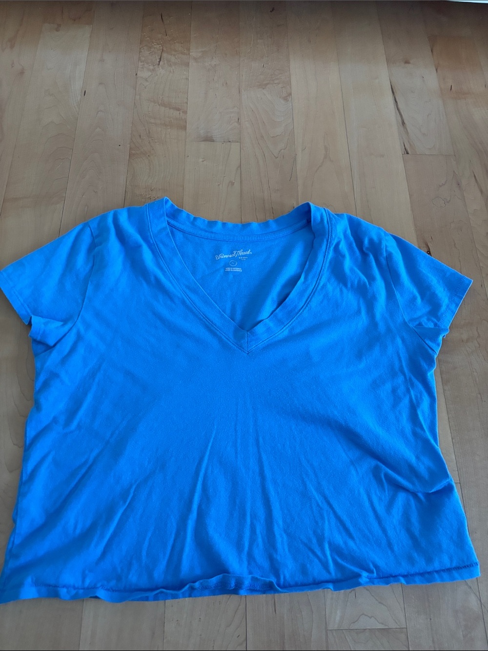 Universal Thread Cropped V-neck